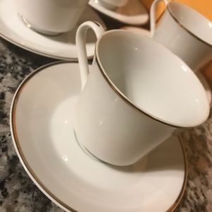 Set of 4 Vintage Teacup+Saucer, White w/Gold Trim